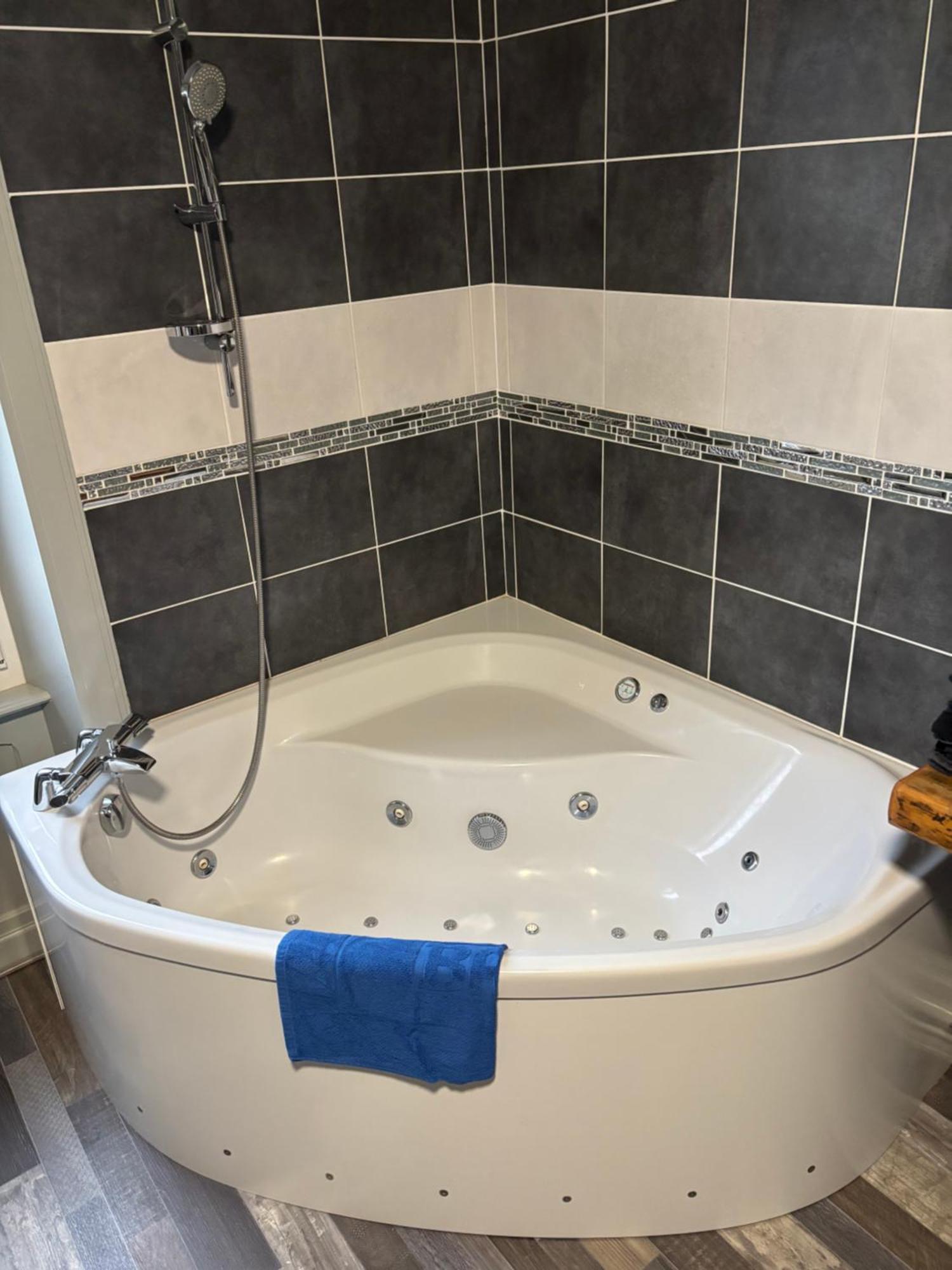 Gite 205 M2, 8Pers Piscine, Jacuzzi, Balneo Privatifs Vagney Exterior foto