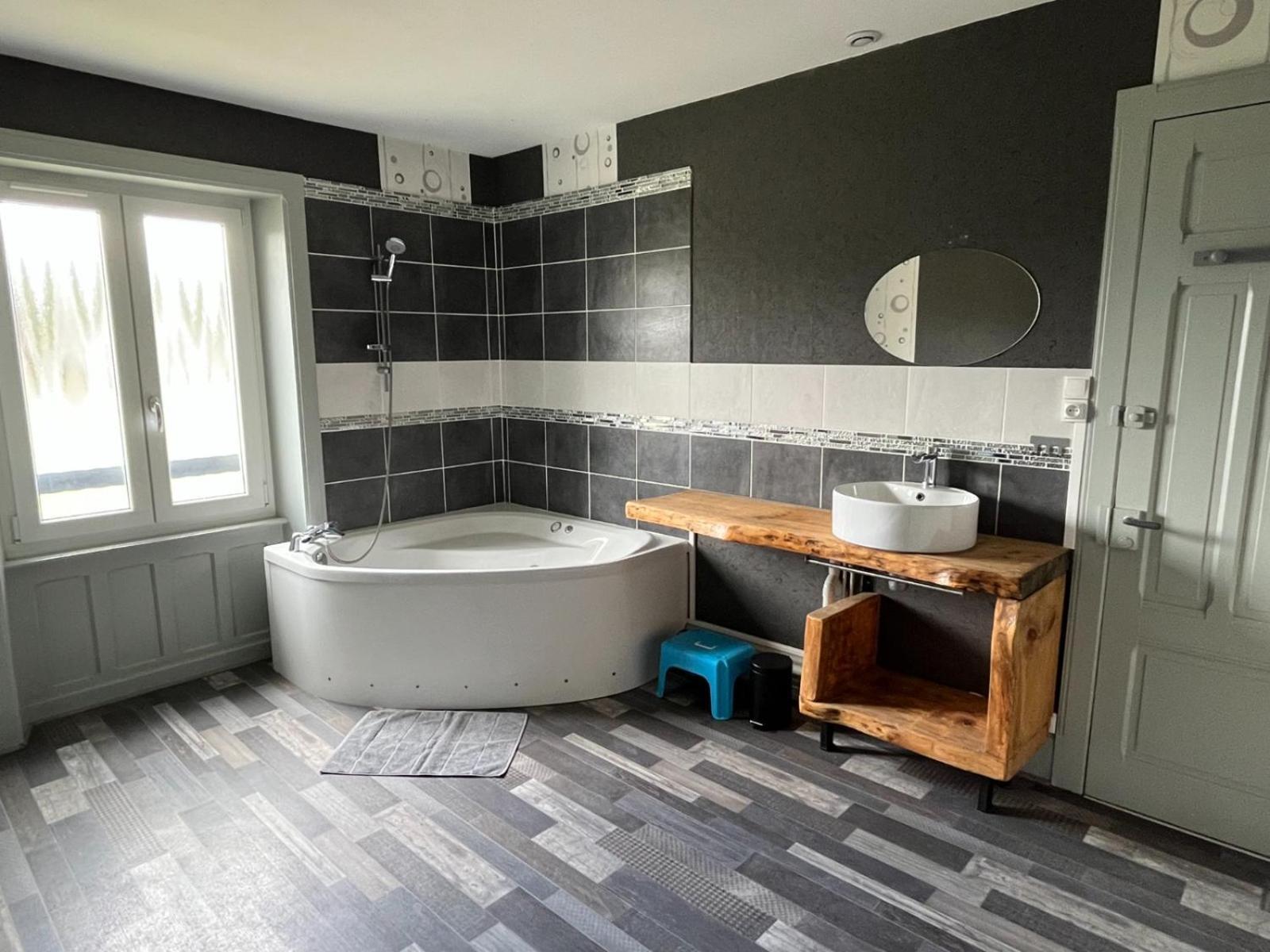 Gite 205 M2, 8Pers Piscine, Jacuzzi, Balneo Privatifs Vagney Exterior foto